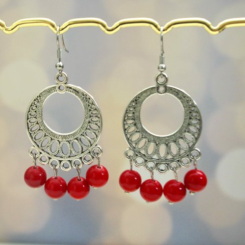 Boucles d’oreilles bohème en acier et corail rouge – bijoux ethniques pendants femme – cadeau original été