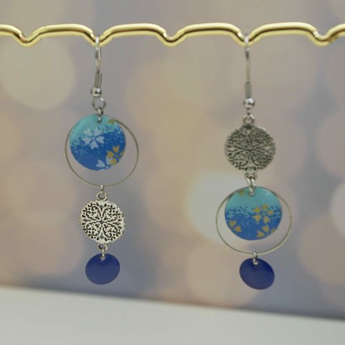Boucles d’oreilles asymétriques bleu en papier japonais & acier inoxydable , bijou pour les passionnés de papier coloré