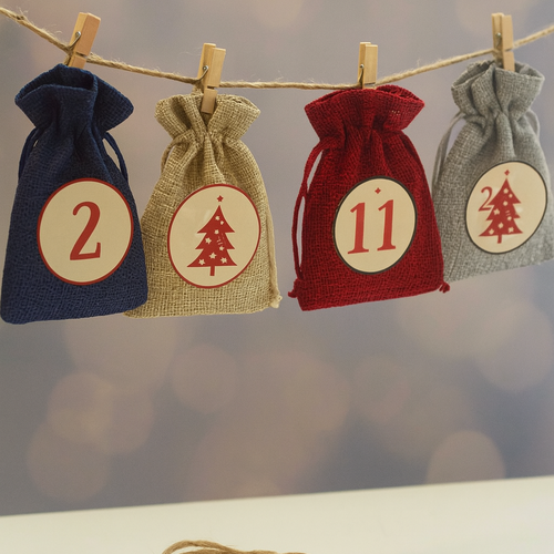 Calendrier de l’avent avec des petites boites remplies de 24 bijoux -- edition 2024 à prix doux