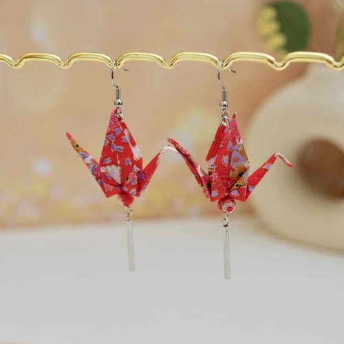 Pepites boutiques - boucles d'oreilles fantaisies avec des grues en papier rouge , pour les passionnés de l'origami, du papier ou du japon