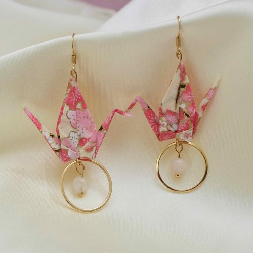 Boucles d'oreilles grues en origami en papier japonais rose fleuri symbole de longévité et bonheur