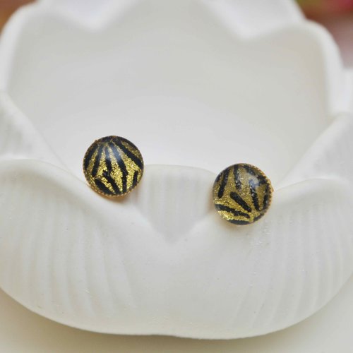 Boucles d’oreilles puces minimalistes noires et dorées en acier inoxydable & papier japonais washi noir et or