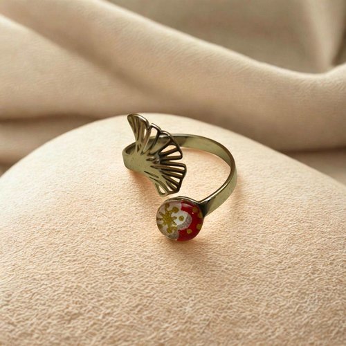 Bague en acier inoxydable avec une feuille ginkgo et son cabochon de papier japonais résiné