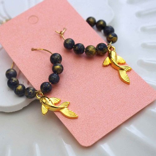 Boucles d'oreilles créoles de jade mashan avec des carpes koi