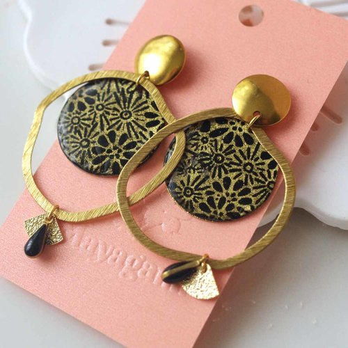 Boucles d'oreilles fantaisies avec des médaillons avec du papier japonais noir et or