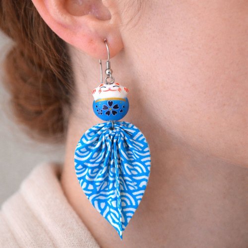 Boucles d’oreilles feuilles en papier japonais & perles maneki-neko