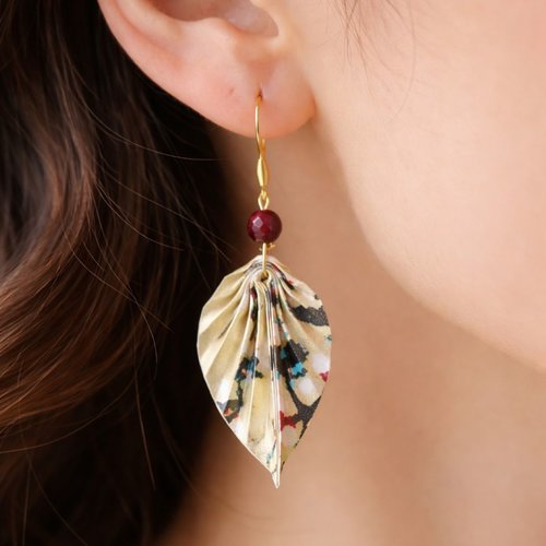 Boucles d’oreilles feuilles origami avec du papier japonais & grenat