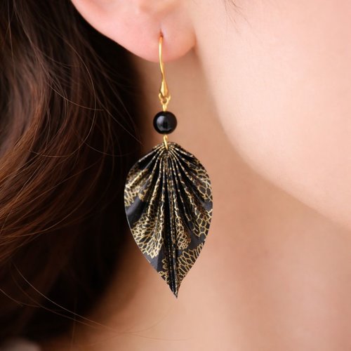 Boucles d’oreilles feuilles origami avec noir & or