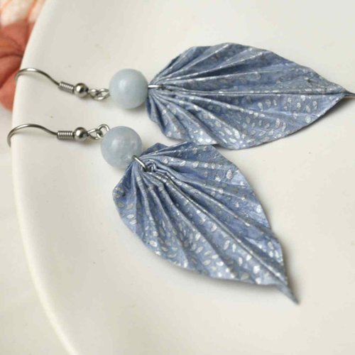 Boucles d'oreilles feuilles en origami en papier japonais et des perles naturelles des aventurine bleus