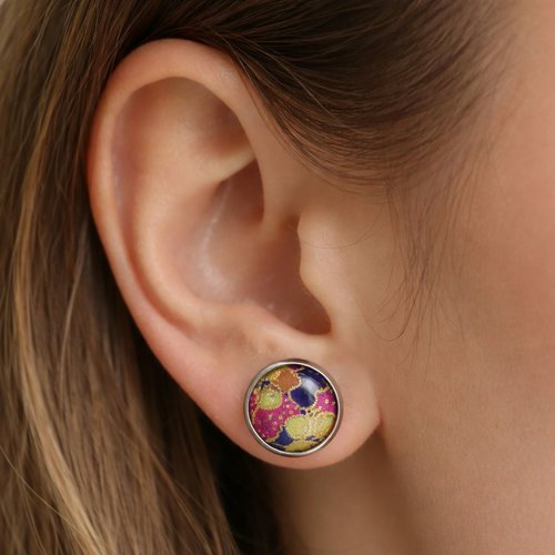 Petites boucles d'oreilles minimaliste avec des puces en acier , création unique mayagami création