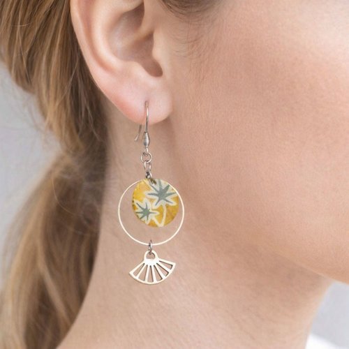 Boucles d’oreilles asymétriques jaune moutarde , bijou léger style graphique , cadeau femme