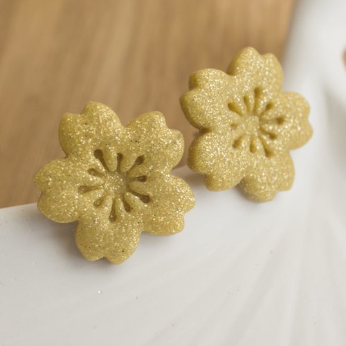 Puces d'oreilles sakura jaune sable scintillant
