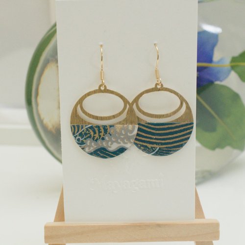 Boucles d’oreilles en acier avec des médaillon émaillé vert or