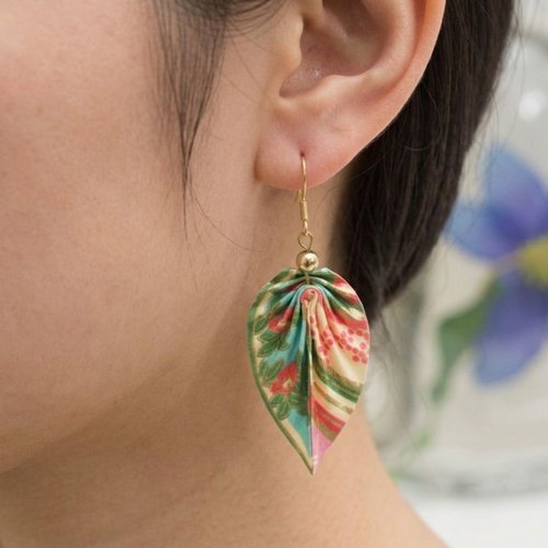 Boucles d'oreilles "printemps japonais" aux multiples couleurs