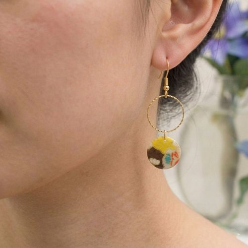 Boucles d'oreilles légères motif géométrique doré sur papier coloré, boucles d'oreilles pendantes fines artisanales, cadeau pour femme