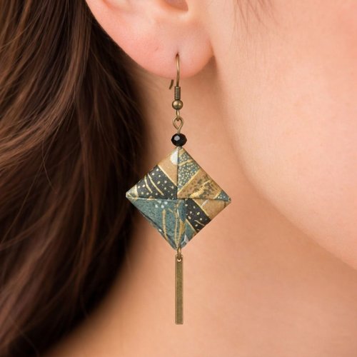 Boucles d'oreilles carré origami fantaisie noir gris et marron