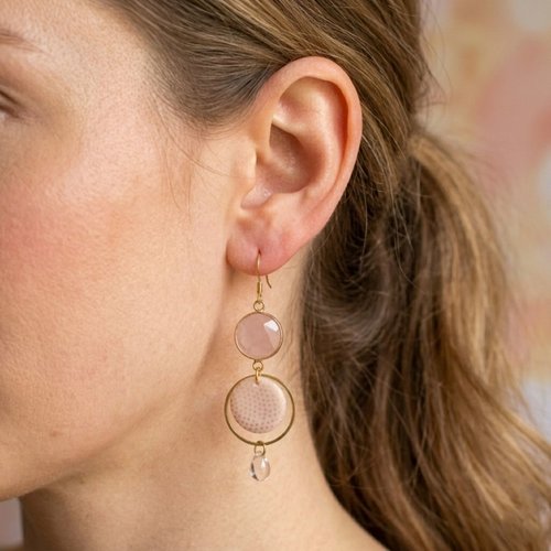 Boucles d’oreilles « aurore rosée » au design asymétrique & poétique