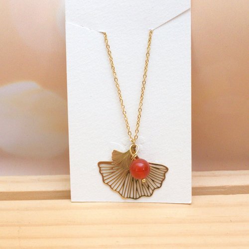 Collier de ginkgo avec une perle de cornaline solaire ou agate bleue