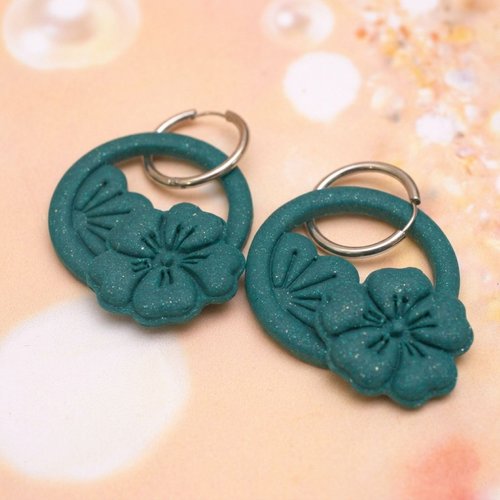 Boucles d'oreilles créoles vert en polymère et acier inoxydable