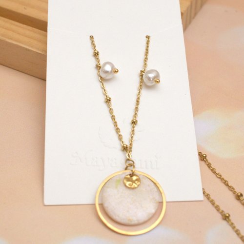 Collier avec des perles d’eau douce & papier japonais