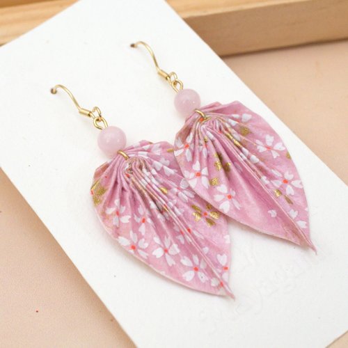 Boucles d’oreilles feuilles origami avec du papier japonais , bijoux légers , idée cadeau fait main france