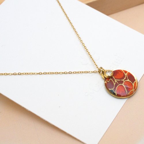 Collier médaillon "éclat solaire" avec du papier japonais & acier doré