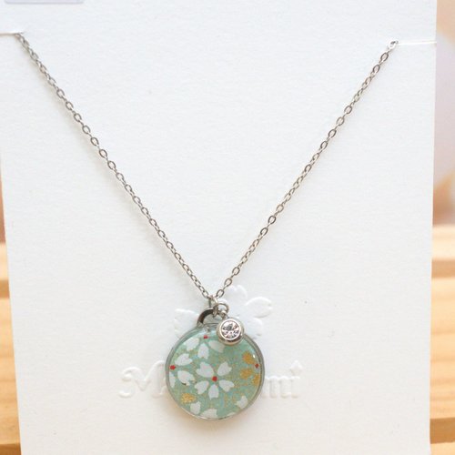 Collier médaillon "sakura printanier" – vert amande et or