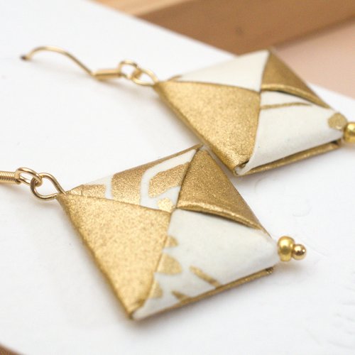 Boucles d’oreilles carré origami en papier japonais blanc et or en acier inoxydable