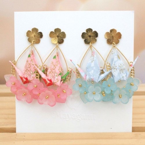 Boucles d’oreilles créoles « printemps japonais » avec des grues origami & fleurs de sakura