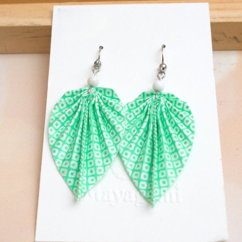 Boucles d'oreilles feuilles origami vert blanc , cadeau pour femme pour les passionnés de la nature