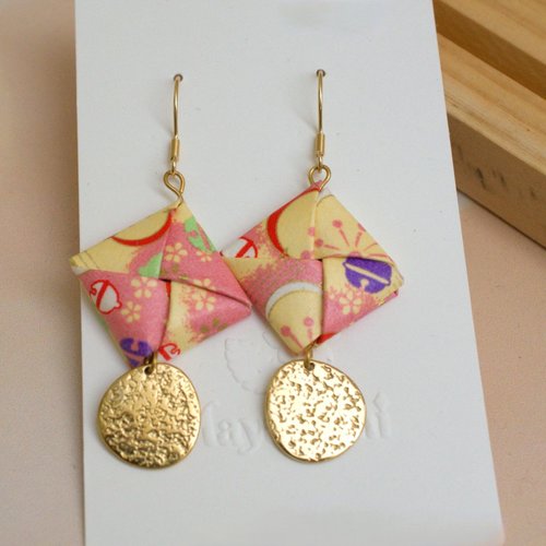 Boucles d'oreilles carré origami jaune et rose, bijoux papier japonais, cadeau fait main femme