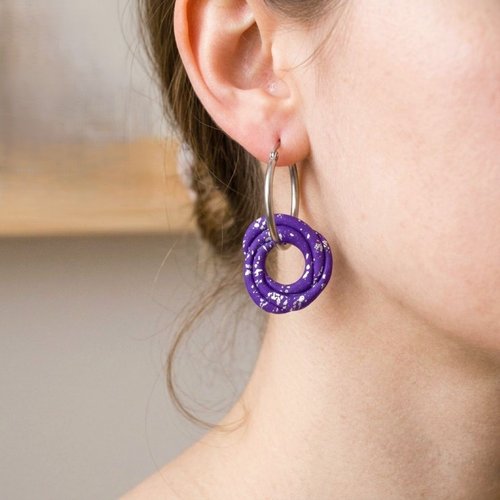 Boucles d'oreilles créoles "nœud cosmique" en argile polymère & acier inoxydable