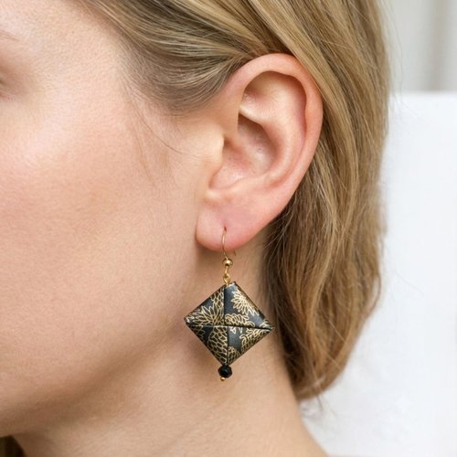 Boucles d'oreilles origami carré noir et or