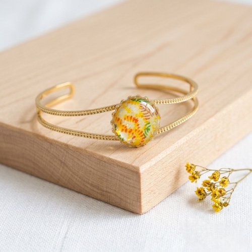 Bracelet jonc doré en acier inoxydable et papier washi japonais résiné jaune, bijou floral artisanal pour femme