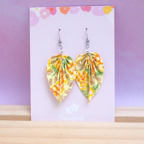 Boucles d'oreilles avec des feuilles origami en papier japonais · bijou léger · boucles fait main · cadeau unique et original pour femme