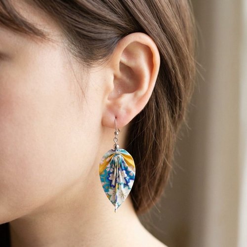 Boucles d'oreilles colorées avec son feuille origami en papier japonais fleuri
