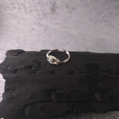 Bague demi-jonc – amazonite, talismane du feu et de l’eau t.58