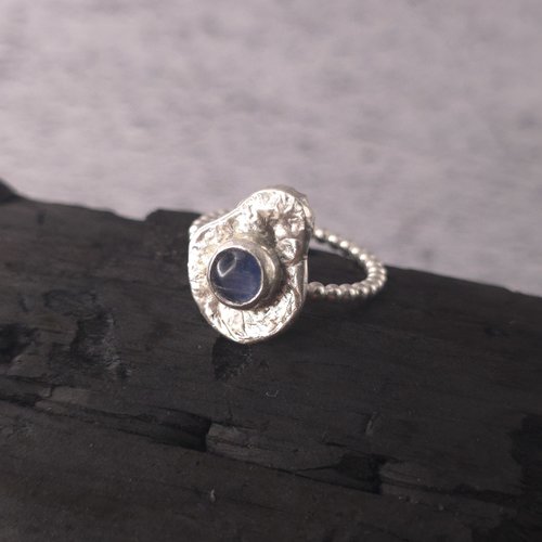 Bague perlée – kyanite, talisman de clarté t.55