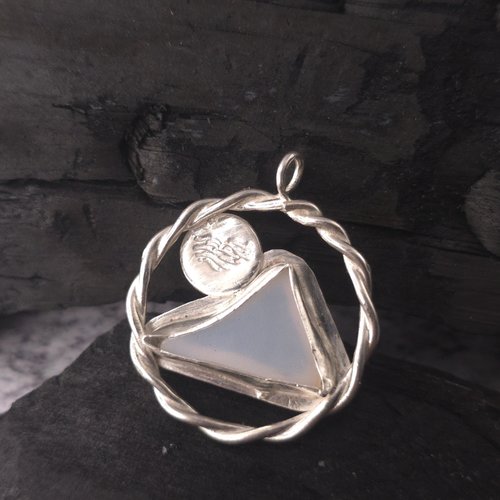 Le veilleur du vent – pendentif transparent en argent & verre poli ️