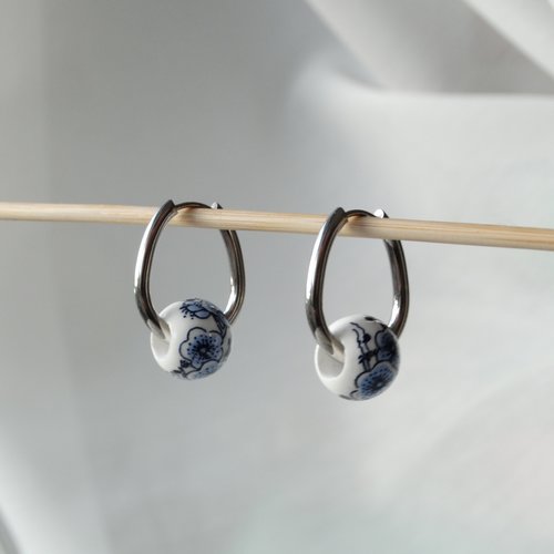 Paire de boucles d’oreilles en acier inoxydable avec pampilles uniques faites à la mains