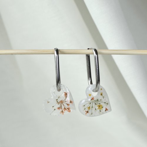 Paire de boucles d’oreilles en acier inoxydable avec pampilles uniques faites à la mains