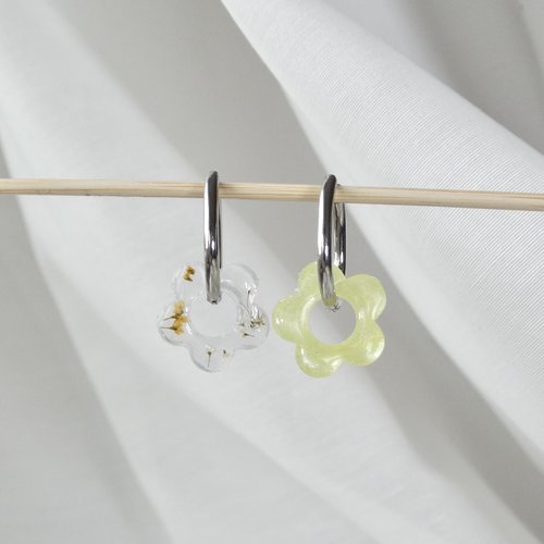Paire de boucles d’oreilles en acier inoxydable avec pampilles uniques faites à la mains