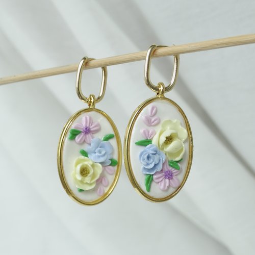 Paire de boucles d’oreilles en acier inoxydable avec pampilles uniques faites à la mains