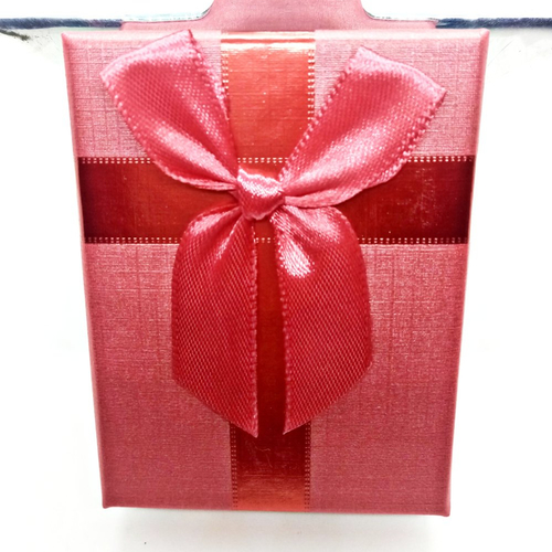 Boîte cadeau pour bijoux 7x9cm rouge brillant