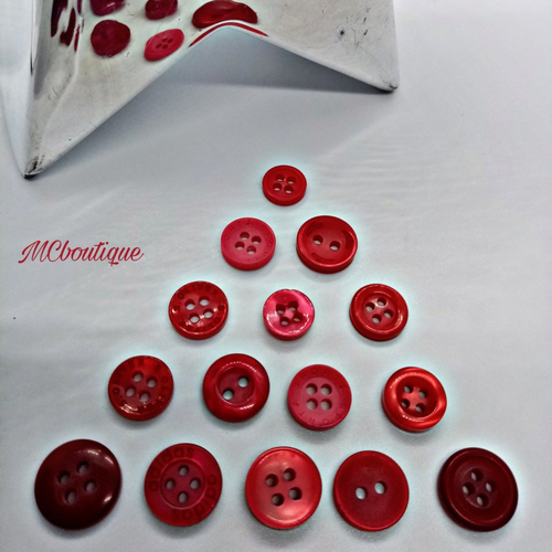 15 boutons ronds rouge plastique 9mm à 11mm