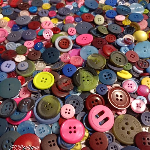 Lot de 30 boutons mélangés plastique