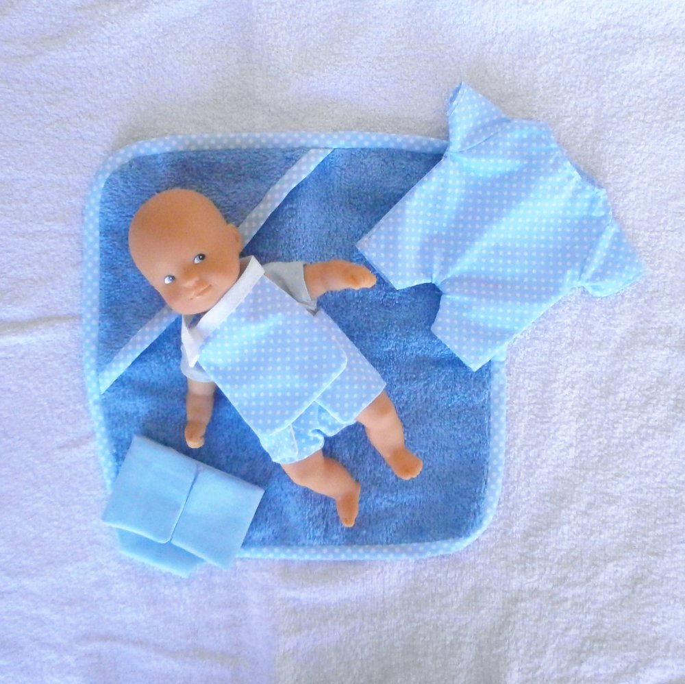Kit de naissance poupon - couche bavoir et couverture