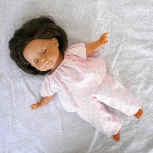 Vêtements poupée ma corolle : pyjama rose pastel coeurs