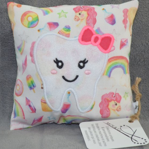 Coussin à dent de lait personnalisable motif "licornes et arc en ciel"