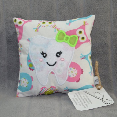 Coussin à dent de lait personnalisable motif "chouettes multicolores"